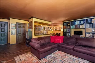 18 Steeplechase Ct, Franklin Township, NJ 08873 - Photo 2