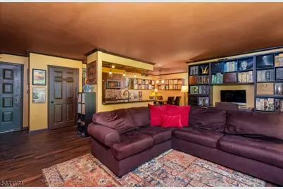 18 Steeplechase Ct, Franklin Township, NJ 08873 - Photo 4