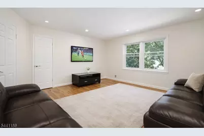 11 Buffalo Run, East Brunswick Township, NJ 08816 - Photo 18