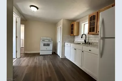 14 W Main St Apt A, Clinton, NJ 08809 - Photo 4