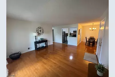 101 Reading Cir, Bridgewater, NJ 08807 - Photo 4