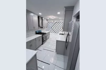 109 W Arthur Pl, Woodbridge Township, NJ 08830 - Photo 14