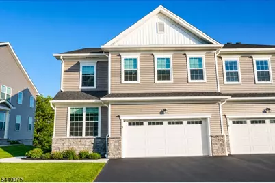 21 Astoria Pl, East Hanover Township, NJ 07936 - Photo 1