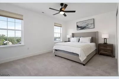 21 Astoria Pl, East Hanover Township, NJ 07936 - Photo 18