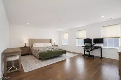 21 Astoria Pl, East Hanover Township, NJ 07936 - Photo 10