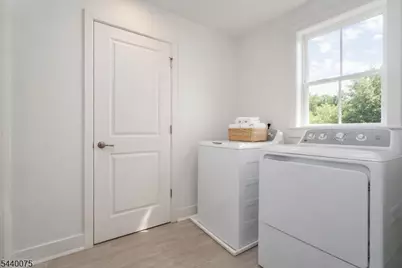 21 Astoria Pl, East Hanover Township, NJ 07936 - Photo 16