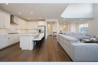 21 Astoria Pl, East Hanover Township, NJ 07936 - Photo 22