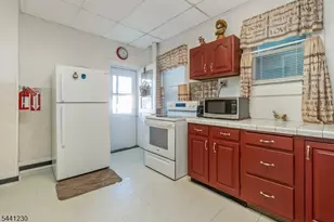 19 Railroad Ave, Phillipsburg, NJ 08865 - Photo 10