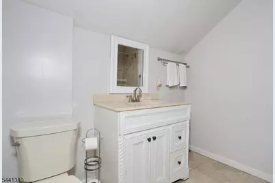 49 S Franklin Ave, Bergenfield, NJ 07621 - Photo 24