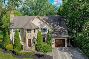 2 Estelle Pl, Cranford Township, NJ 07016 - Photo 2