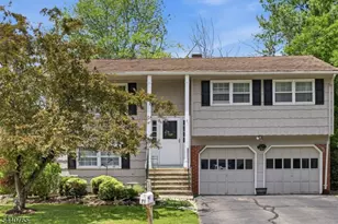 71 Clover Hill Dr, Mount Olive, NJ 07836 - Photo 2