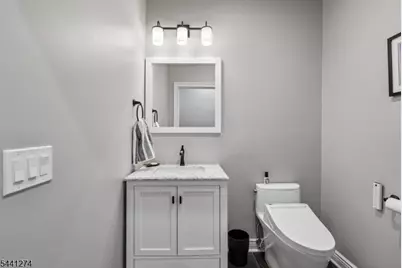 4 Holmehill Ln, Roseland, NJ 07068 - Photo 18