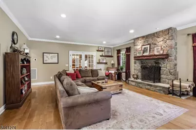 4 Holmehill Ln, Roseland, NJ 07068 - Photo 14