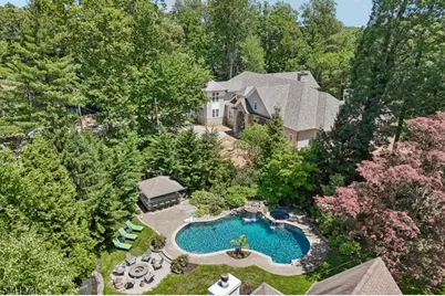 4 Holmehill Ln, Roseland, NJ 07068 - Photo 2
