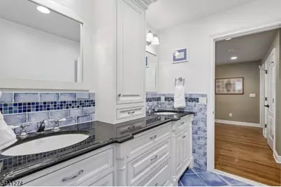 4 Holmehill Ln, Roseland, NJ 07068 - Photo 28