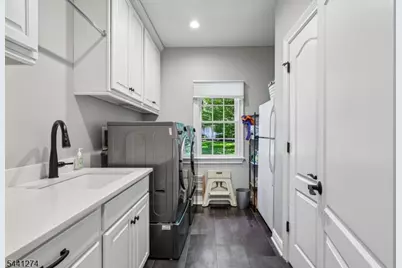 4 Holmehill Ln, Roseland, NJ 07068 - Photo 20