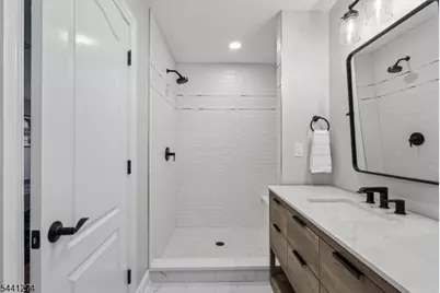 4 Holmehill Ln, Roseland, NJ 07068 - Photo 34