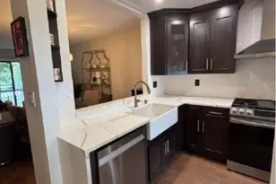 1104 Woodbridge Commons Way, Woodbridge Township, NJ 08830 - Photo 6