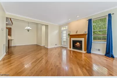 76 Samson Dr, Raritan Township, NJ 08822 - Photo 4