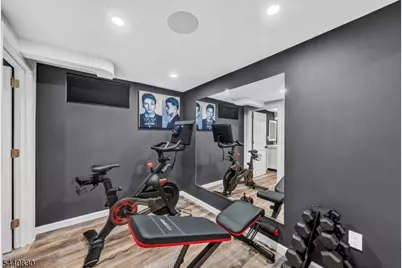 42 Donnalin Pl, Clifton, NJ 07013 - Photo 24
