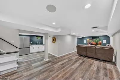 42 Donnalin Pl, Clifton, NJ 07013 - Photo 22