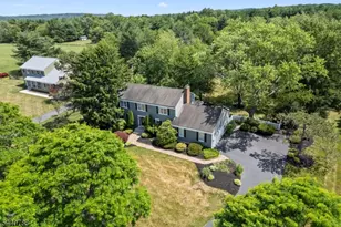 15 Williamsburg Ct, Montgomery Township, NJ 08558 - Photo 2