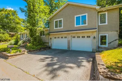 139 Mohawk Trl, Wayne, NJ 07470 - Photo 2