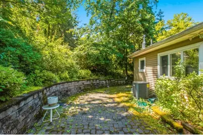139 Mohawk Trl, Wayne, NJ 07470 - Photo 24