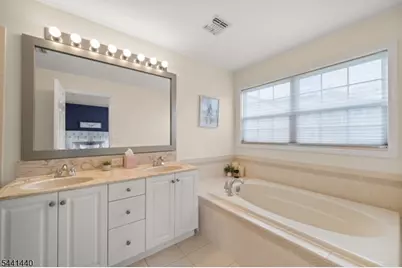 177 Winchester Ct, Clifton, NJ 07013 - Photo 12