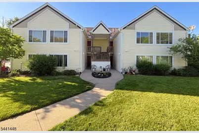 135 Falcon Ridge Way, Hamburg, NJ 07419 - Photo 2