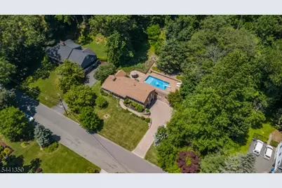 36 Leamoor Dr, Morris Plains, NJ 07950 - Photo 4