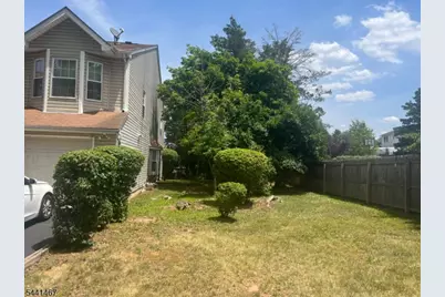 11 Leahy Ct, Franklin Township, NJ 08873 - Photo 2