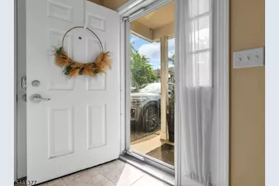 19 Delavan Ct, New Brunswick, NJ 08901 - Photo 8