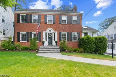 7 Birdseye Gln, Verona, NJ 07044 - Photo 1