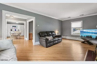 377 Hollywood Ave, Fairfield, NJ 07004 - Photo 10