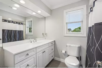 377 Hollywood Ave, Fairfield, NJ 07004 - Photo 18