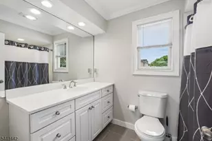 377 Hollywood Ave, Fairfield, NJ 07004 - Photo 18
