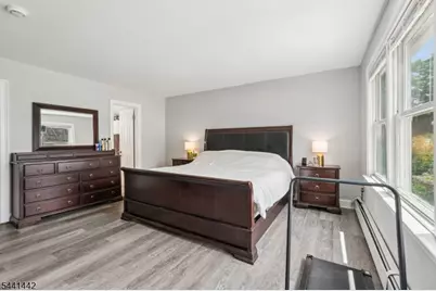 377 Hollywood Ave, Fairfield, NJ 07004 - Photo 16