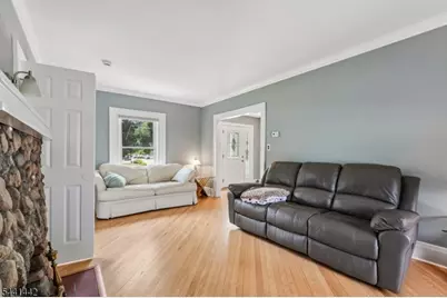 377 Hollywood Ave, Fairfield, NJ 07004 - Photo 8