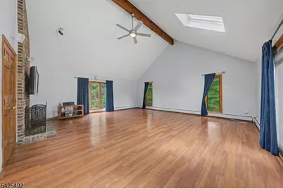 4 Unneberg Ave, Roxbury Township, NJ 07876 - Photo 8