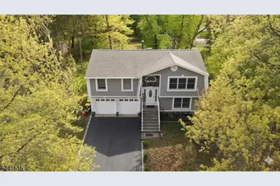 46 Heather Dr, Franklin Township, NJ 08873 - Photo 2