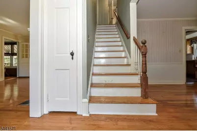 161 Wyckoff Ave, Wyckoff Township, NJ 07481 - Photo 2