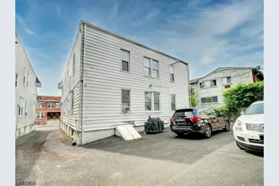 143 Huntington Ter #2R, Newark, NJ 07112 - Photo 1