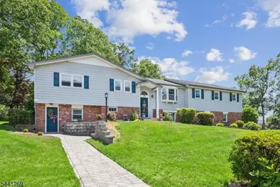 34 Woodlawn Ter, Jefferson Township, NJ 07849 - Photo 2