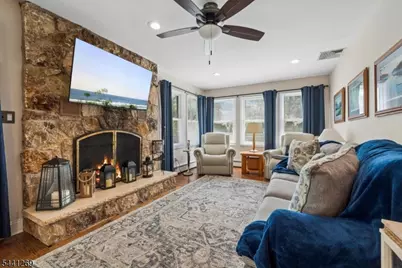 34 Woodlawn Ter, Jefferson Township, NJ 07849 - Photo 6