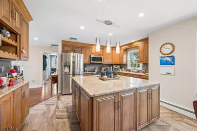 34 Woodlawn Ter, Jefferson Township, NJ 07849 - Photo 8