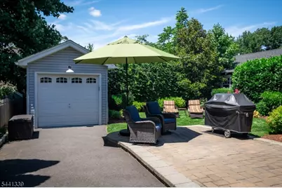 19 Overlook Ter, Maplewood, NJ 07040 - Photo 4