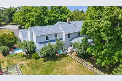 9 Mills Ct, Raritan Township, NJ 08822 - Photo 2