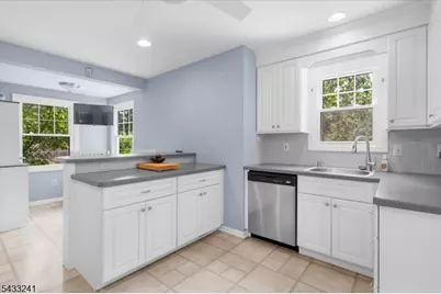 9 Mills Ct, Raritan Township, NJ 08822 - Photo 12