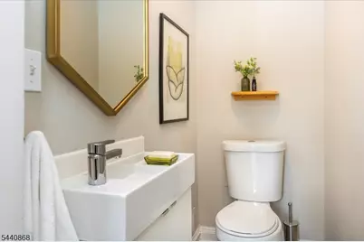 20 College Ave, Montclair, NJ 07043 - Photo 24